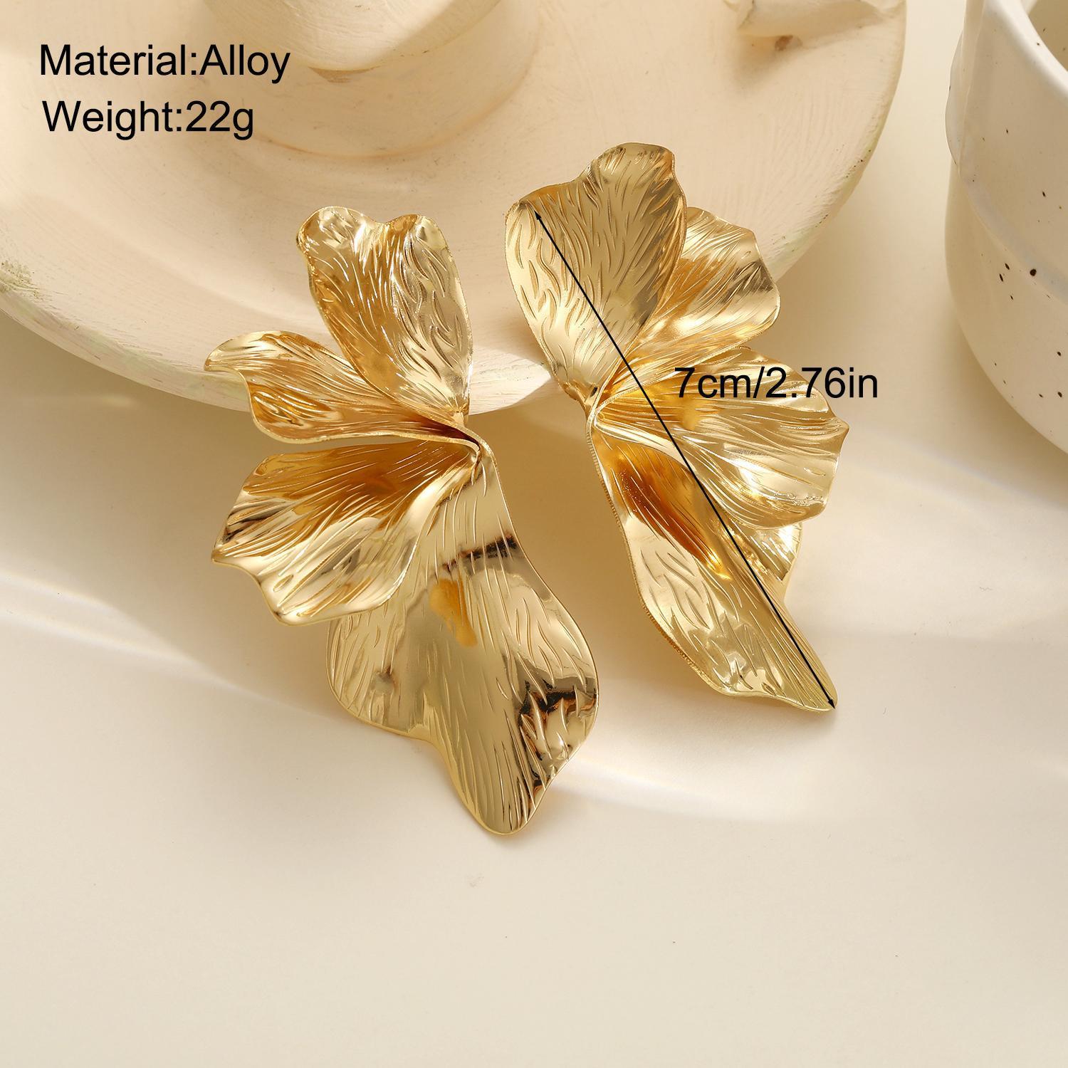 Cross-border best-selling exaggerated liquid women's earrings in Europe and America, three-dimensional petal texture flower light luxury and high-end feel earrings Specification drawing