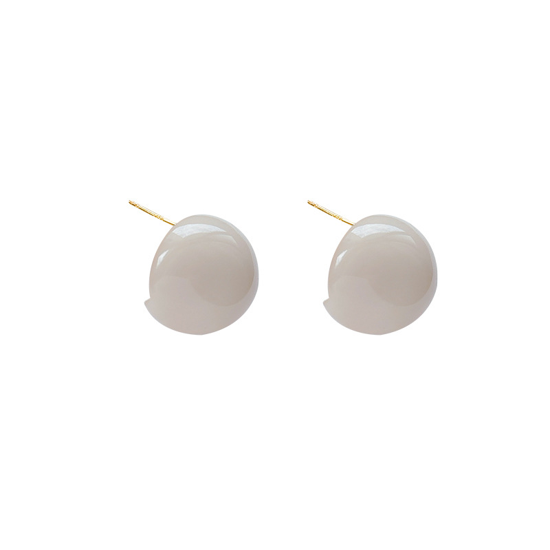 The 2025 new bestseller, the milky white round bead stud earrings for women, exude a light luxury and high-end feel. They are fashionable and simple, allowing you to sleep without taking off the earrings Item Picture