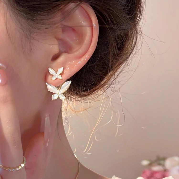 A pair of super fairy butterfly stud earrings for women, with a niche design, exudes a sense of high-end luxury and is small and elegant Application Scenario