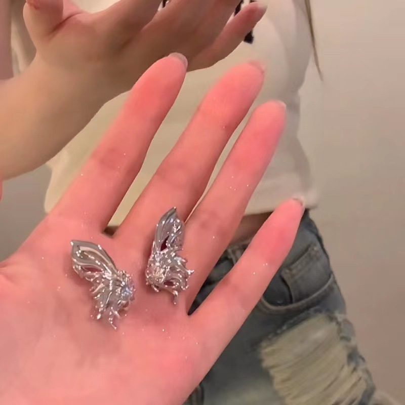 Cross-border butterfly fairy ear clips for women, no ear piercings, ear bone clips, niche design sense, high-end cool style ear-hanging earrings Specification drawing