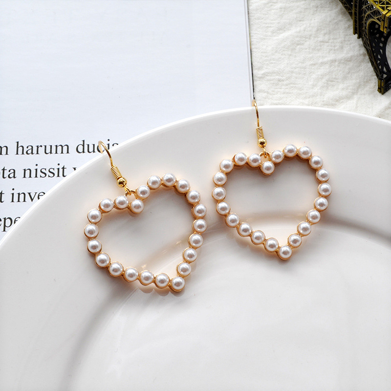 Heart-shaped pearl elegant earrings for women, simple and individual, versatile stud earrings, Dongdaemun looks petite and fresh earrings full figure