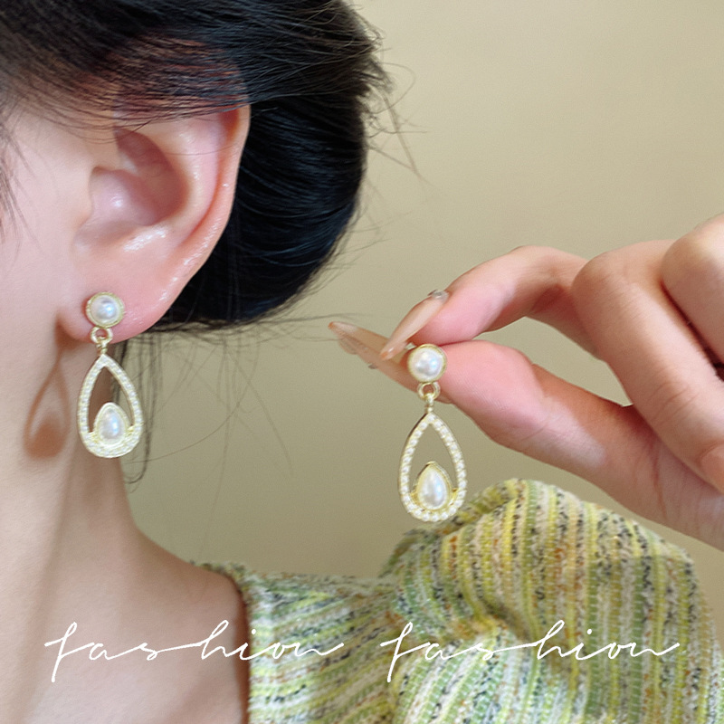 Light luxury 925 silver needle versatile Hong Kong-style French style pearl earrings, Baroque court fashion high-end earrings details Picture