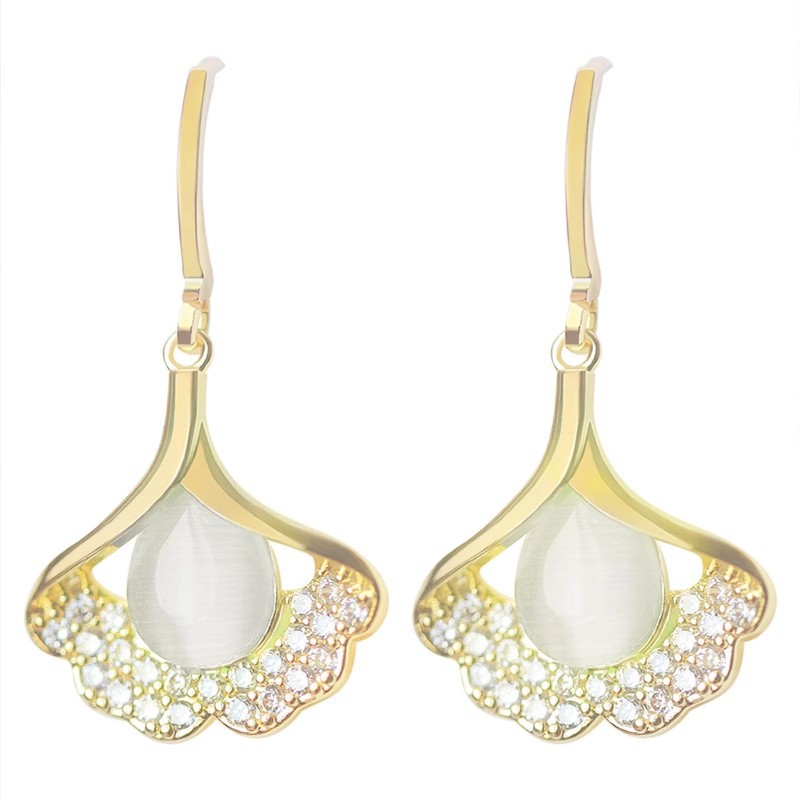 Cat's eye stone ginkgo leaf earrings, a niche design for women, with a high-end and cool style. Stud earrings, a light luxury and fashionable versatile accessory for women Item Picture