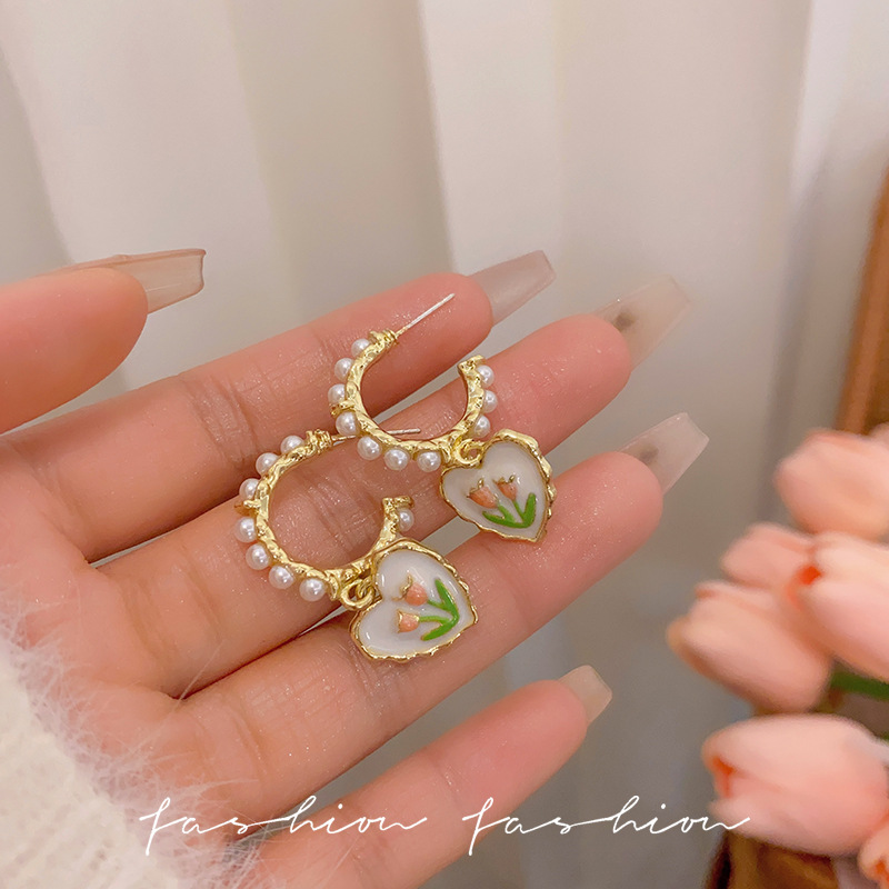Sweet and cool girl, retro tulip flower earrings, niche design, high-end Korean style, heart-shaped pearl earrings for women Specification drawing