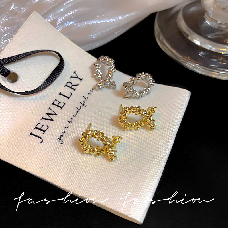 925 Silver needle irregular cross metal stud earrings with a light luxury and niche design sense, retro broken silver and elegant earrings Specification drawing