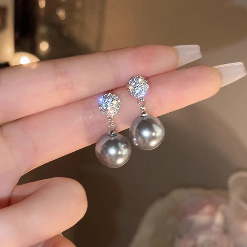Micro-inlaid zircon pearl earrings, women's niche design sense, high-end light luxury stud earrings, 925 silver needle, fashionable and elegant earrings details Picture