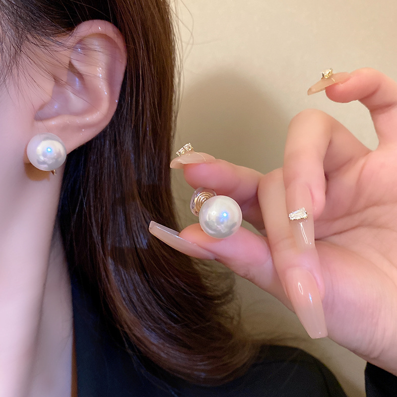 fever's same InS-style pearl stud earrings, women's ear piercings, mosquito repellent coil ear clips, unique earrings and earrings, exuding a sense of luxury Application Scenario