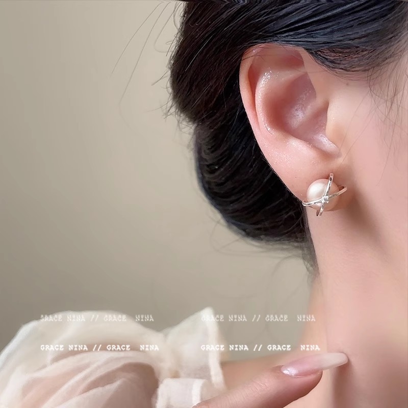 Sweet and gentle, Planet pearl stud earrings for women, unique and high-end, simple and elegant, fashionable earrings Specification drawing