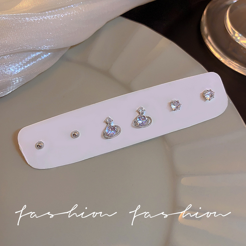 Asteroid Zircon Exquisite Stud Set for Women, new light luxury earrings from Japan and South Korea, high-end and versatile, unique earrings Application Scenario