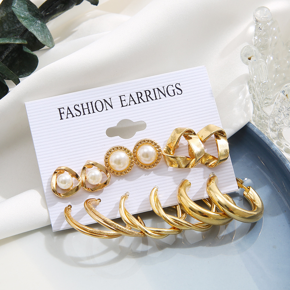 A new set of 6-piece earrings with a light luxury and high-end feel, featuring European and American golden geometric point diamond earrings Application Scenario
