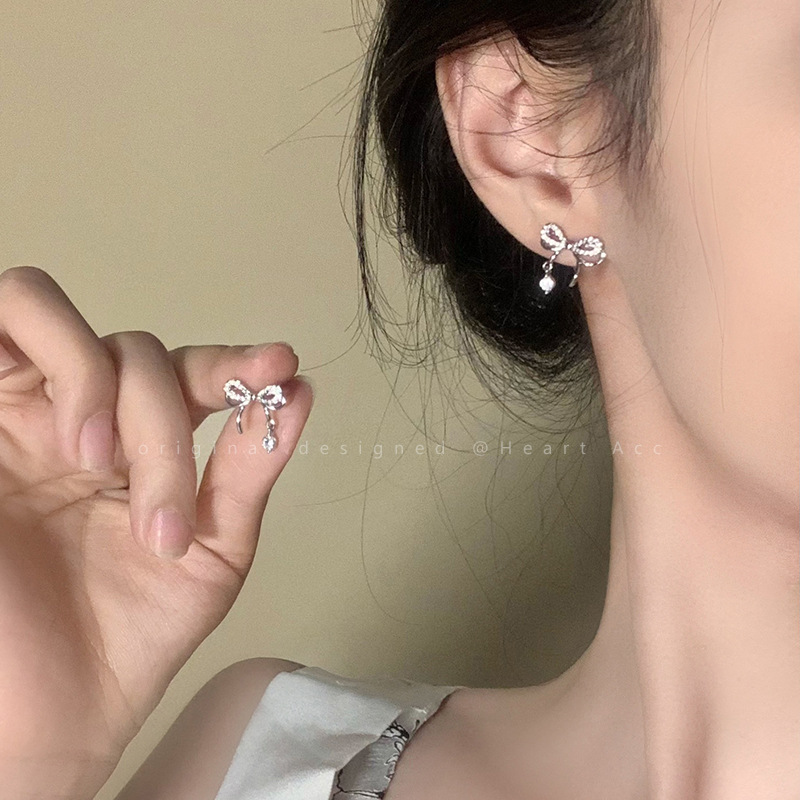 Exquisite bow stud earrings for women, simple and versatile, niche design sense, elegant earrings, high-end and light luxury earrings wholesale full figure