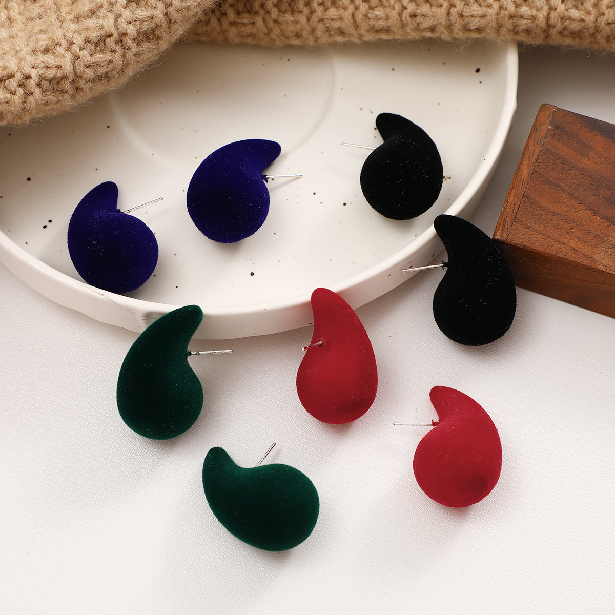 Amazon's best-selling teardrop-shaped earrings, unique plant velvet melon seed-shaped earrings, simple and fashionable dopamine stud earrings Application Scenario