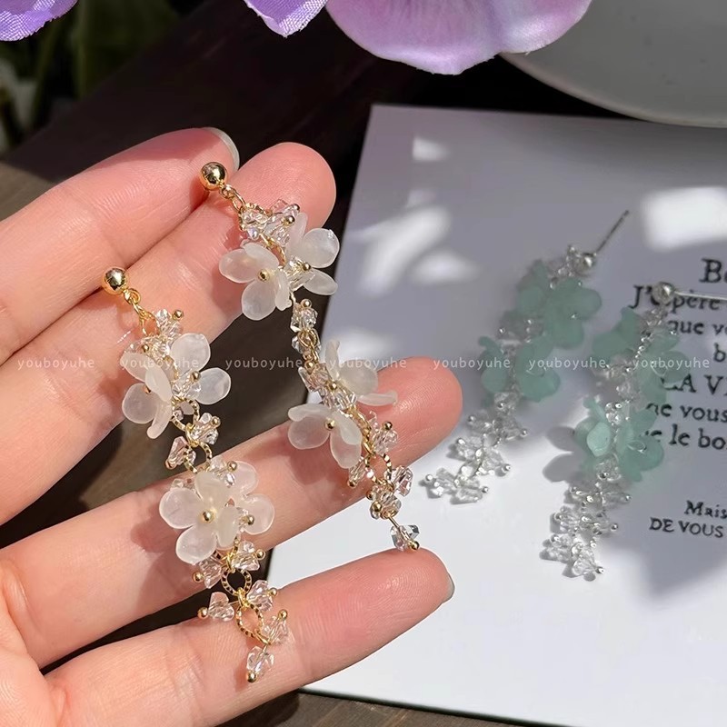 Bohomembo blue flower pendant tassel earrings for women, a new forest-style stud earrings with a summer seaside vacation vibe Application Scenario