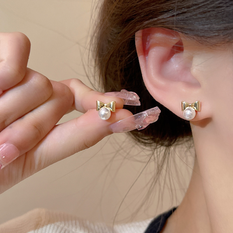 Cute and sweet bow pearl stud earrings for girls' commuting, niche design, high-end earrings and pendants wholesale details Picture