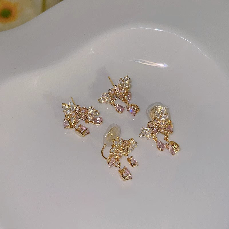 Sparkling diamond flower water drop zircon tassel stud earrings, women's light luxury high-end fashion earrings, niche design, versatile earrings Application Scenario