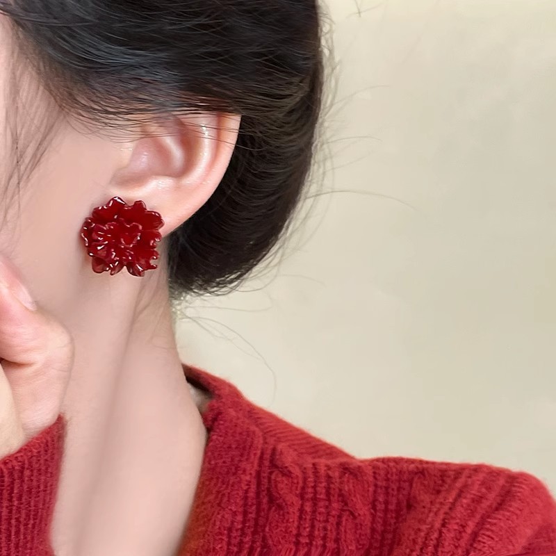 Ankela red pleated flower stud earrings, retro, niche, light luxury and high-end style earrings, Hong Kong style and personality earrings Specification drawing