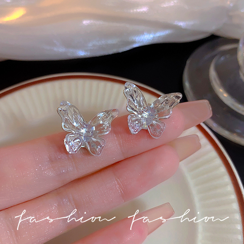 Silver needle Korean-style transparent butterfly stud earrings, unique design, high-end, light luxury, gentle earrings, niche crystal earrings for women full figure
