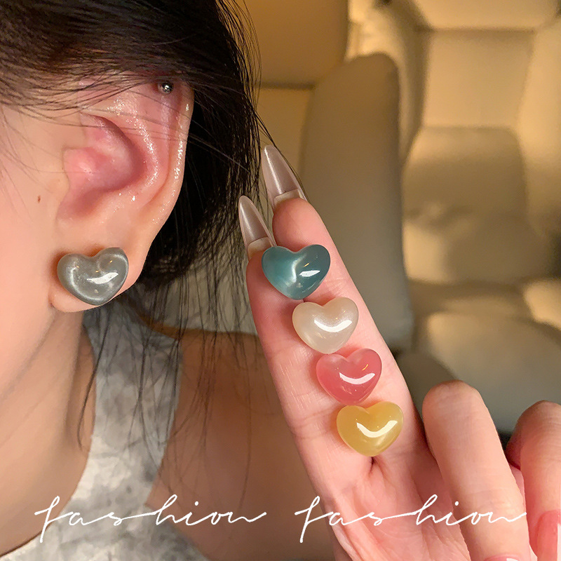 Fresh and sweet jelly-colored three-dimensional heart-shaped stud earrings from Japan and South Korea, fashionable design sense, elegant and individual cat's eye stone earrings full figure