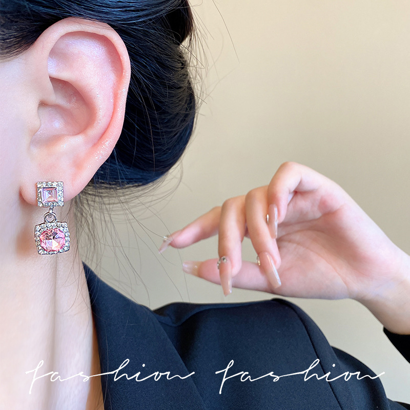 Super shiny pink sugar stud earrings for women, a niche French romantic and light luxury commuter earring, a trendy and personalized high-end look Application Scenario