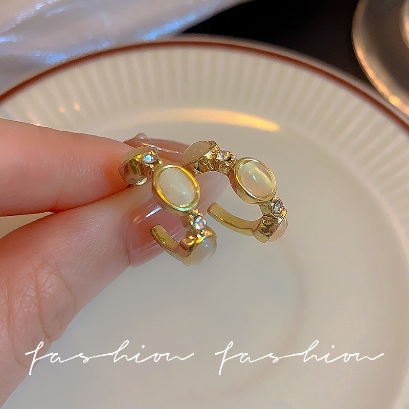 S925 Silver Needle, Korean Dongdaemun Stylish Earrings, Geometric C-shaped cat's eye stone earrings, internet-famous fashionable and individual earrings full figure