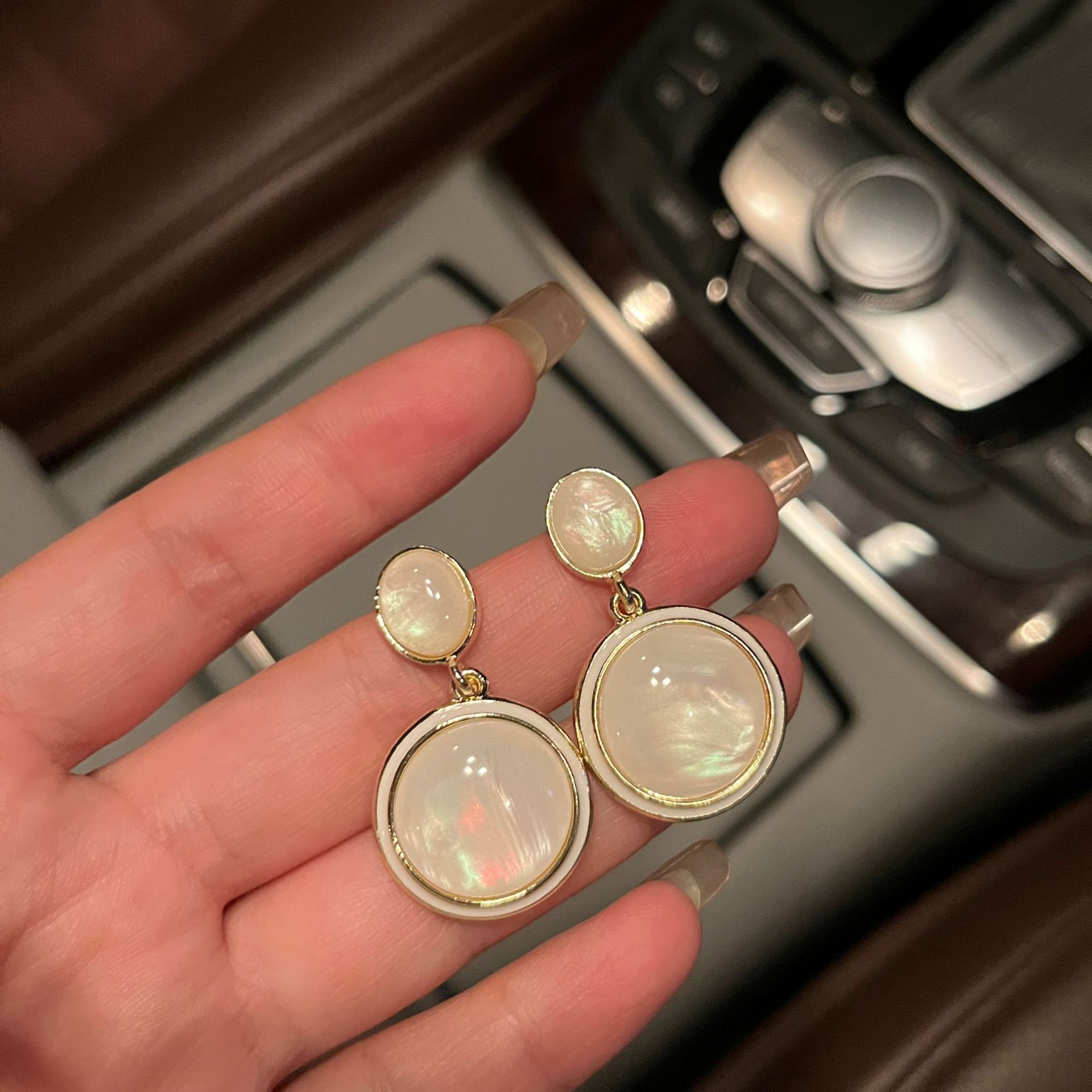 S925 Silver Needle New Style trendy and gentle cat's eye stone earrings, feminine light luxury stud earrings, elegant internet-famous earrings Specification drawing