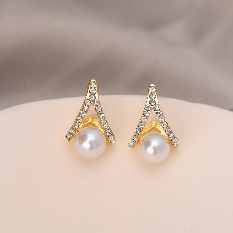 S925 Silver Needle fashionable French retro pearl earrings, unique and niche design, high-end stud earrings, elegant and versatile earrings Specification drawing