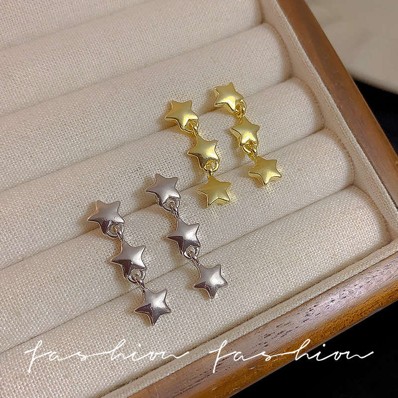 High-end, exquisite star tassel stud earrings, Japanese and Korean niche design, long face slimming earrings, French retro earrings details Picture