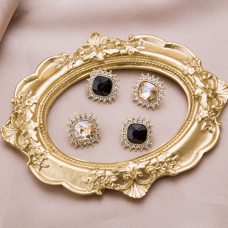 S925 silver needle black grand square rhinestone stud earrings, elegant internet-famous simple earrings, exquisite retro Hong Kong-style earrings full figure