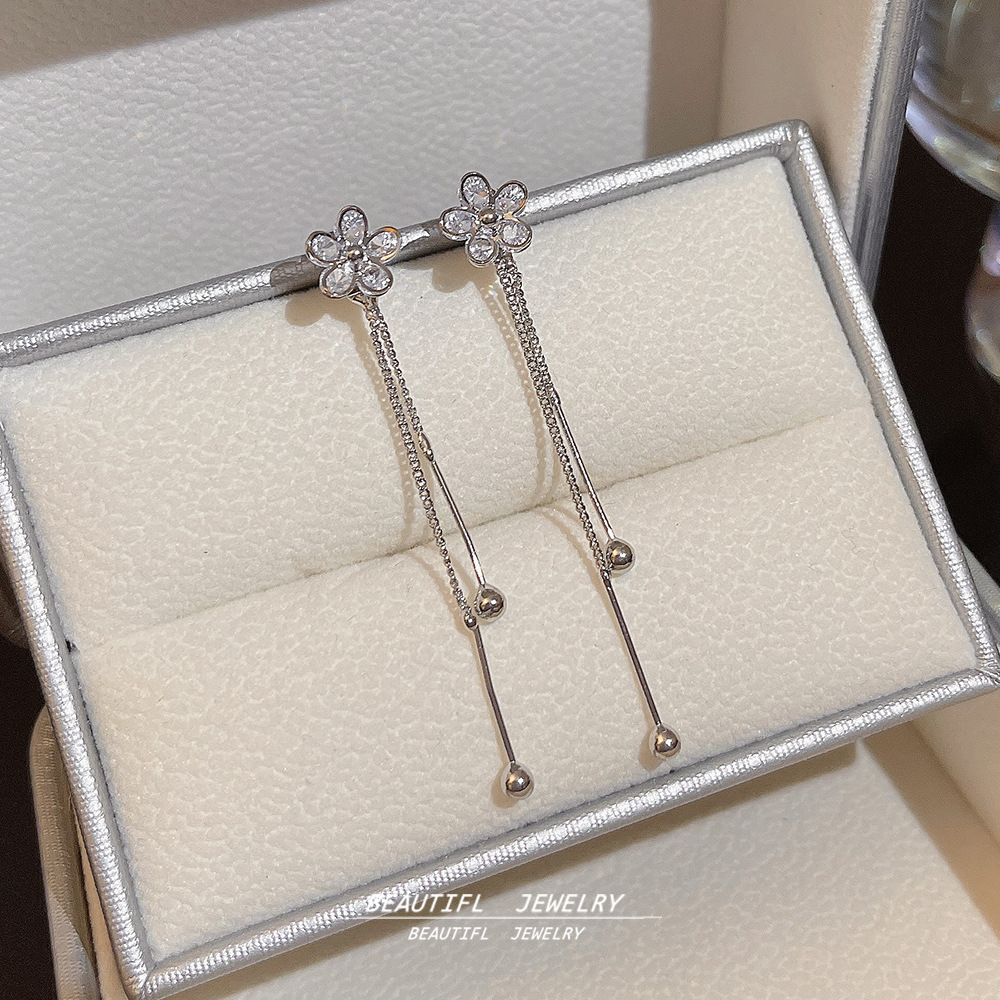 S925 silver needle double flower tassel earrings, a light luxury and high-end look, fashionable and versatile stud earrings, elegant and niche earrings for women Specification drawing