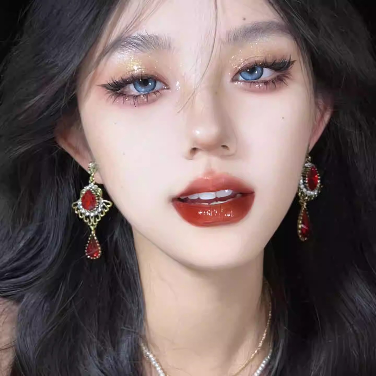 Retro court red teardrop earrings, women's Hong Kong-style light luxury gemstone tassel earrings, versatile and elegant evening stud earrings full figure
