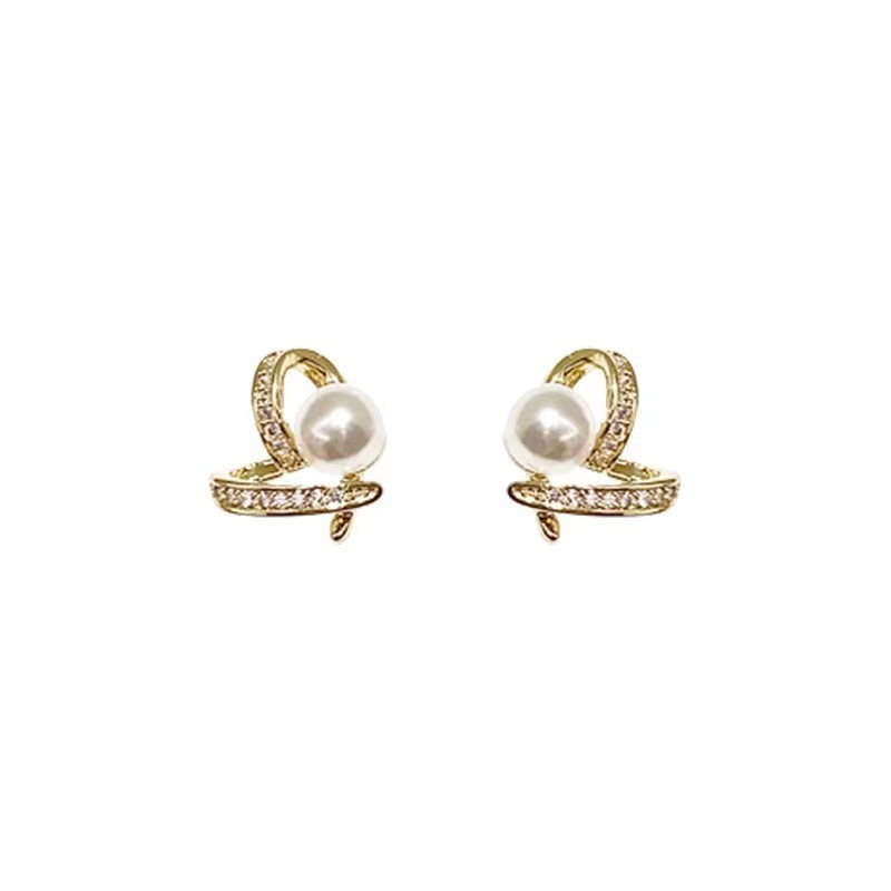S925 Silver Needle Korean fashionable heart-shaped pearl stud earrings, simple, elegant and grand design sense, exquisite and internet-famous style Item Picture