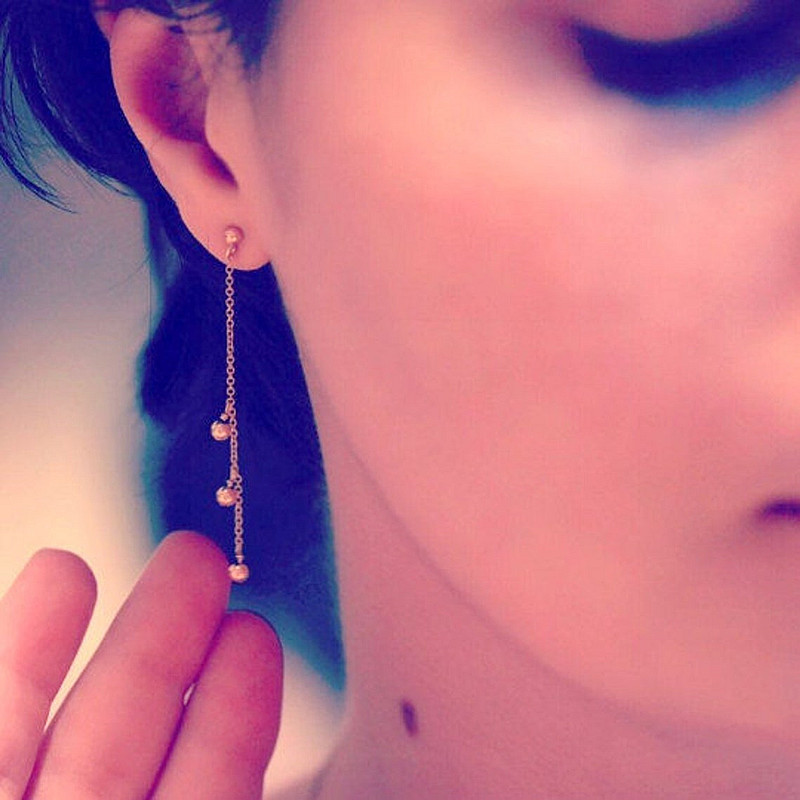 European and American cross-border jewelry, fashionable and light luxury style, grape string earrings, stud earrings, women's personalized long pearl tassel earrings Application Scenario