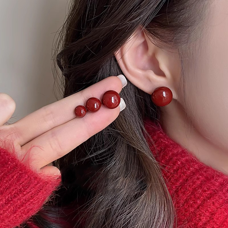 Wine red sugar bean pearl stud earrings, autumn and winter Hong Kong-style artistic retro circle earrings, women's niche design sense earrings details Picture