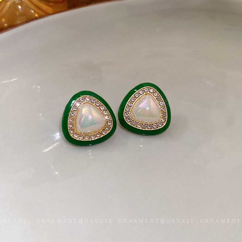Silver needle diamond-encrusted triangular earrings with a high-end feel, retro pearl geometric stud earrings, and a niche, light luxury style. Wholesale of earrings details Picture