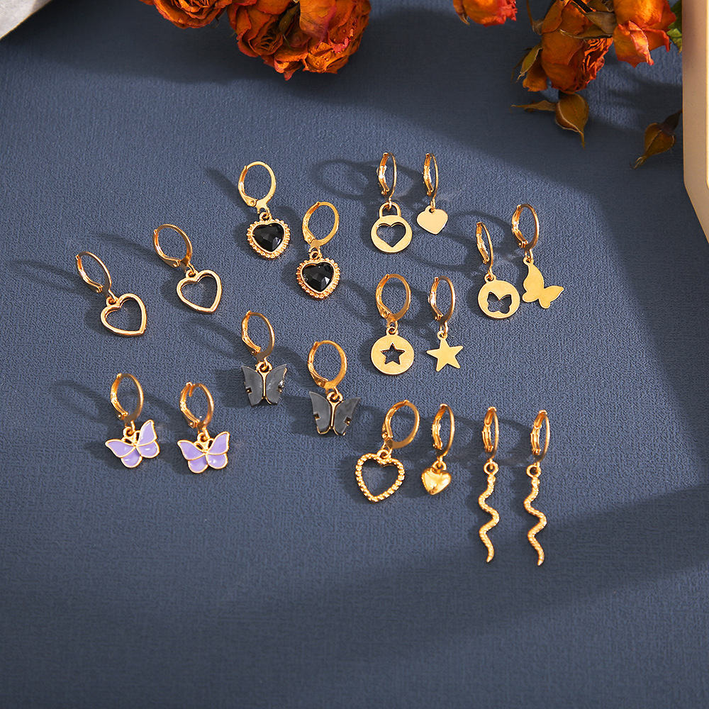 Creative high-end black heart earrings, acrylic butterfly earrings, women's fashionable combination stud earrings 9-piece set Application Scenario