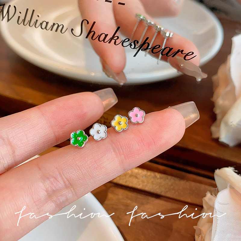 Mini colorful and small flower ear studs, simple and sweet, ear piercing stud earrings, women's ins style, versatile commuting earrings full figure