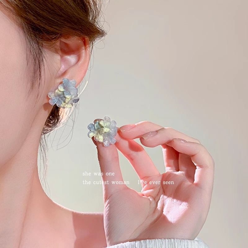 Floral cluster dyeing, super fairy-like French acrylic flower stud earrings, women's light luxury, high-end, niche and elegant earrings and earrings full figure