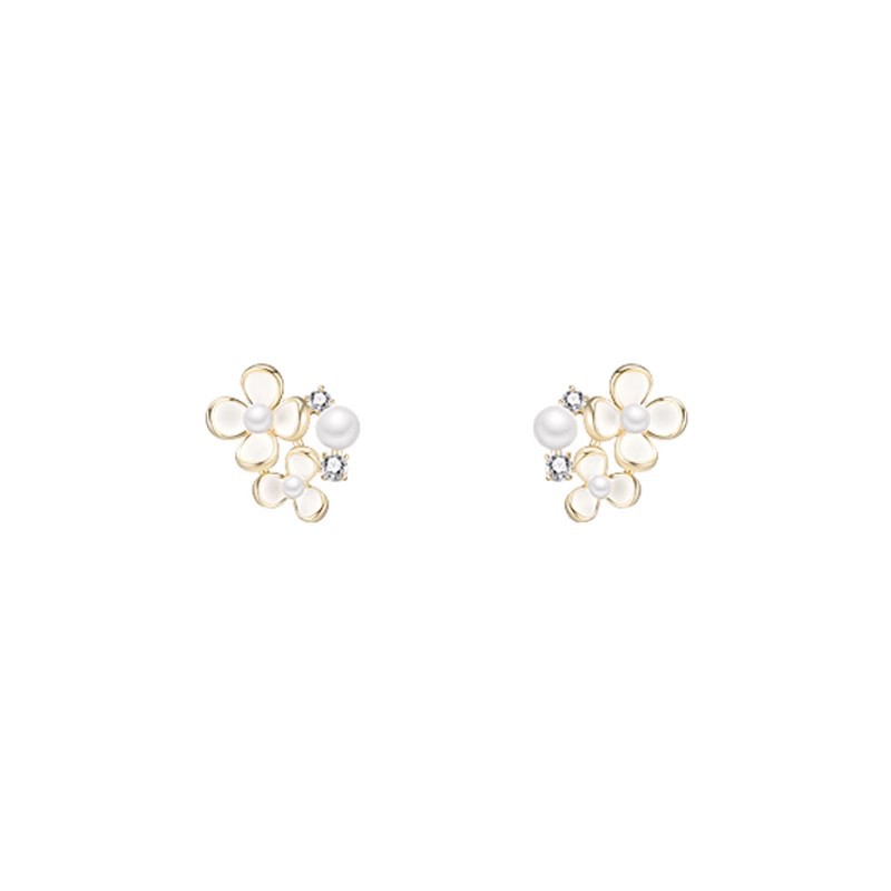 Lucky four-leaf clover flower stud earrings exude a feminine charm and a sense of sophistication. Light luxury pearl earrings are elegant, exquisite and niche earrings Item Picture