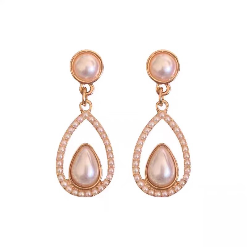 Hong Kong-style retro teardrop-shaped pearl stud earrings for women, light luxury, fashionable and high-end look, simple and elegant earrings Item Picture