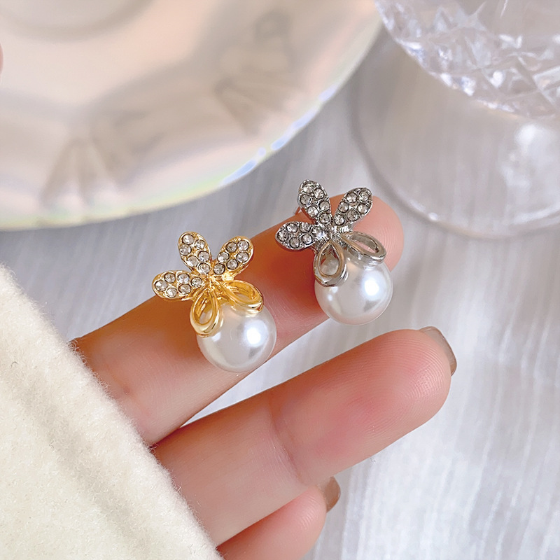 Flower water diamond pearl 925 silver needle earrings, sweet and unique design sense, stud earrings, versatile women's earrings wholesale Specification drawing