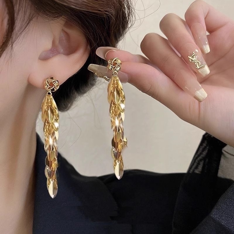 The long wheat ear, leaf and tassel stud earrings exude a light luxury and high-end charm, making the earrings unique and versatile details Picture