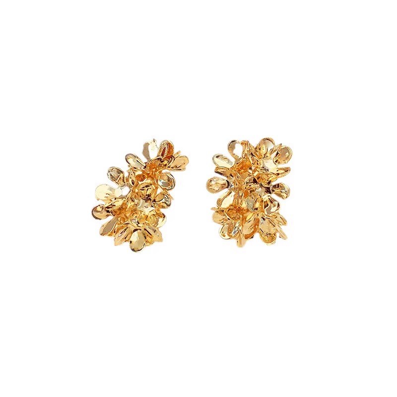 A cluster of golden flower C-shaped earrings, French fashion and high-end style for women, vintage and versatile earrings Item Picture