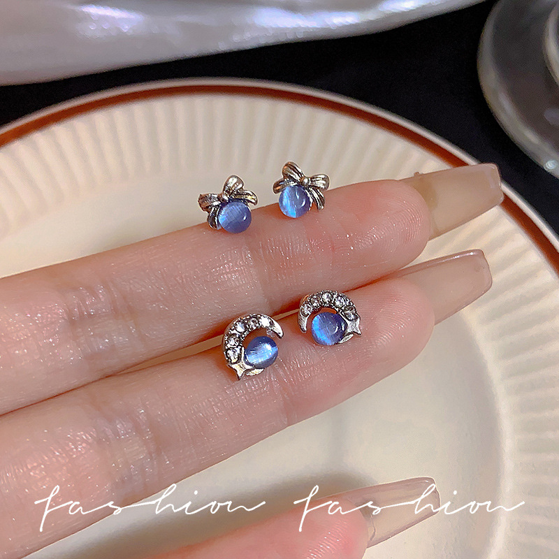 Starry Sky Series Mini Blue Zircon stud earrings for women, a niche, high-end, versatile and simple commuter aquamarine earrings for women full figure