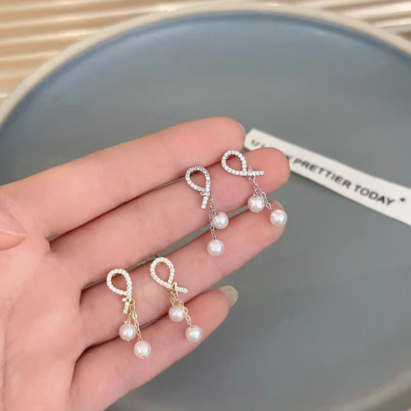 925 Silver Needle heart-shaped Pearl Earrings for women, with a unique and high-end feel, light luxury stud earrings, and a distinctive style, are trendy commuting earrings details Picture