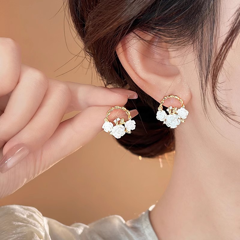 The 2025 new bestseller, unique camellia stud earrings, women's golden flower basket earrings, with a sense of design, are niche and exquisite details Picture