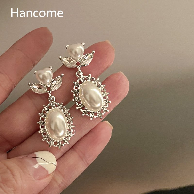 High-end French retro pearl earrings, women's light luxury and ethereal internet-famous stud earrings S925 silver needle earrings wholesale full figure