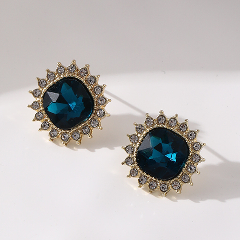 S925 silver needle InS-style simple and fashionable geometric earrings for women, fully set with zircon square stud earrings, with a cold and elegant style full figure