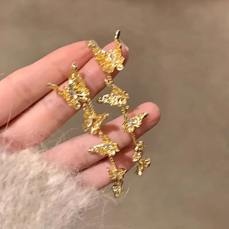 Gilded Butterfly Love ~ Golden Butterfly tassel Earrings for women, a light luxury and high-end look, elegant and stylish earrings Application Scenario