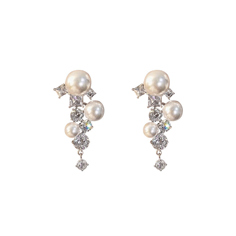 S925 Silver needle Korean-style geometric pearl earrings for women, with a light luxury and high-end feel, a cold style hip-hop earring, trendy and exquisite Item Picture