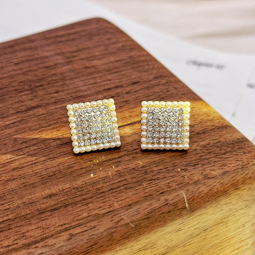 European and American fashionable geometric diamond-encruted quadrilateral pearl stud earrings, simple and versatile silver needle earrings, light luxury and high-end earrings details Picture